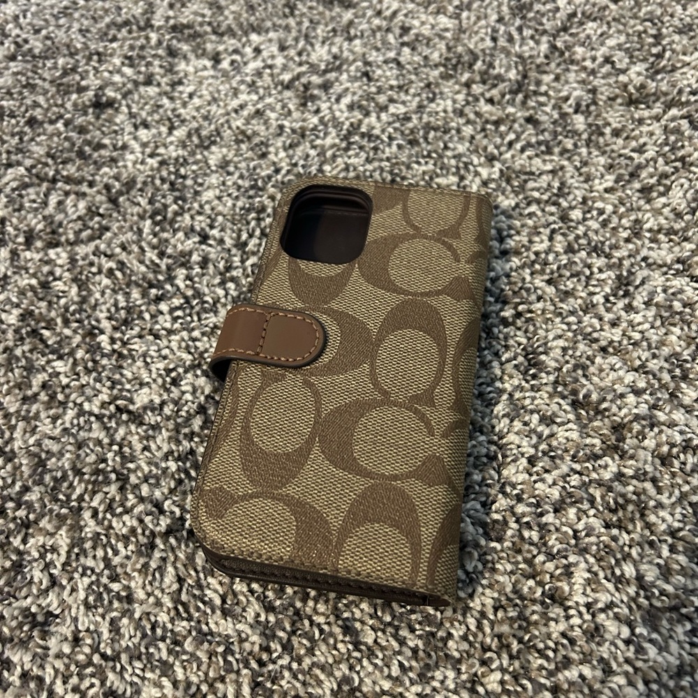 Coach! iphone mini phone case with 2 card slots!AMAZING CONDITION Magnetic clasp